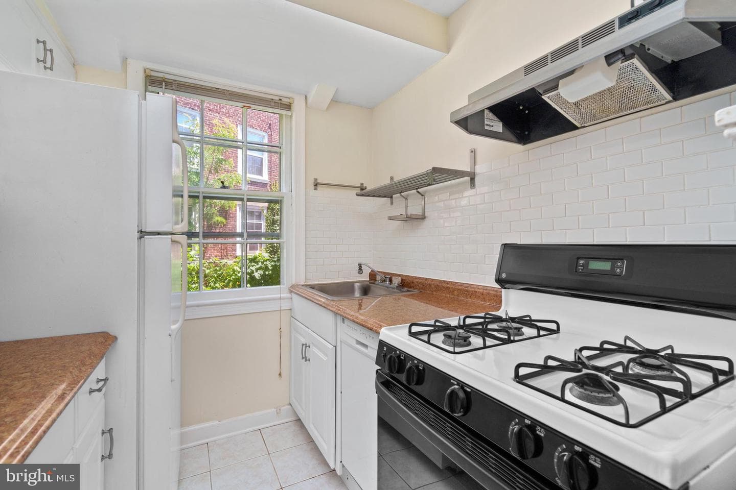 2801 Cortland Place NW #2 photo 8