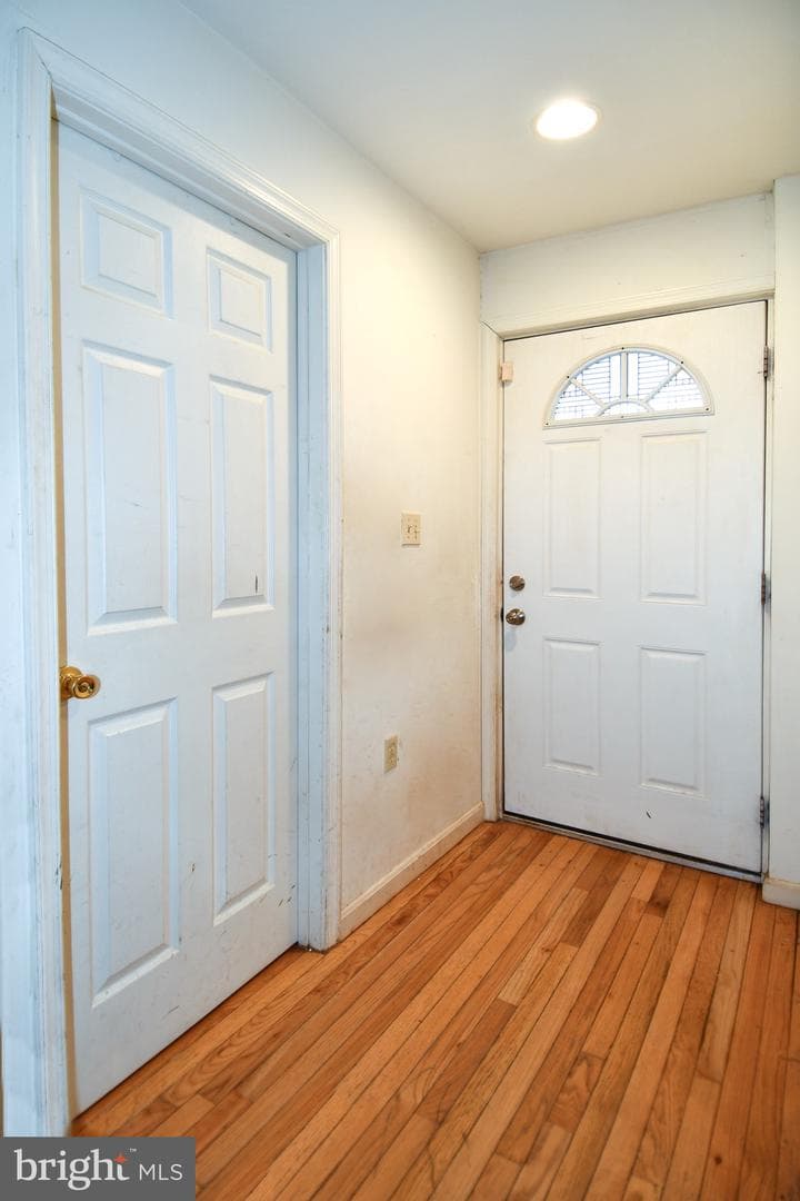 5037 C Street SE photo 3
