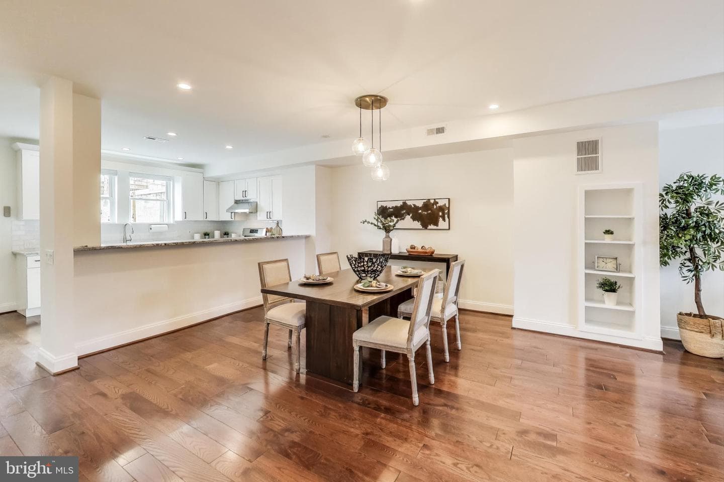 402 Emerson Street NW photo 8