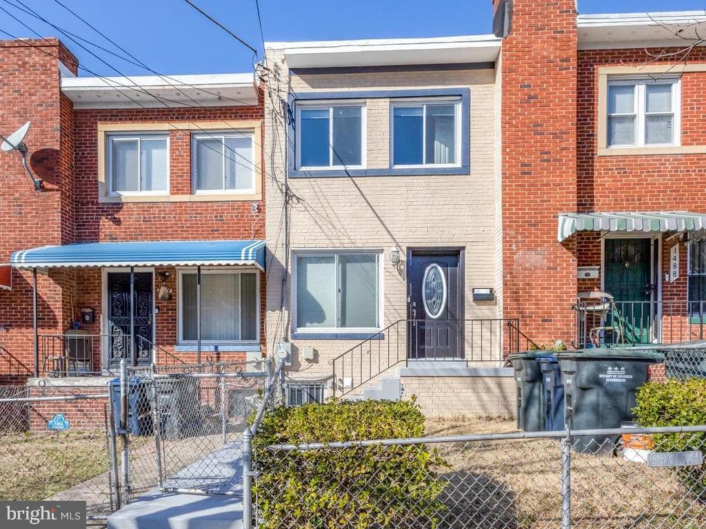 1486 Bangor Street SE photo 4