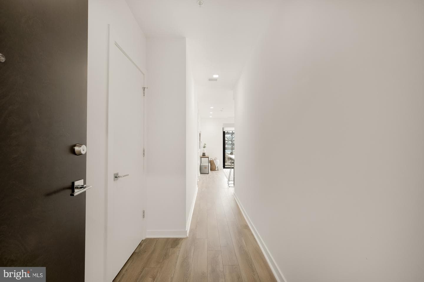 911 2nd Street NE #401 photo 2