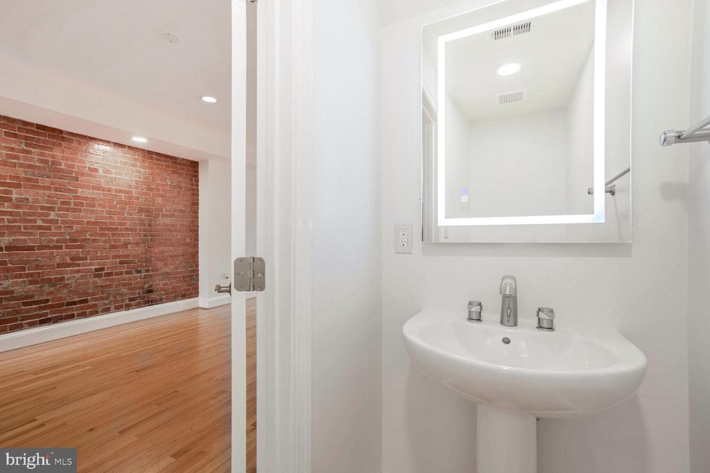 507 G Street NE photo 23