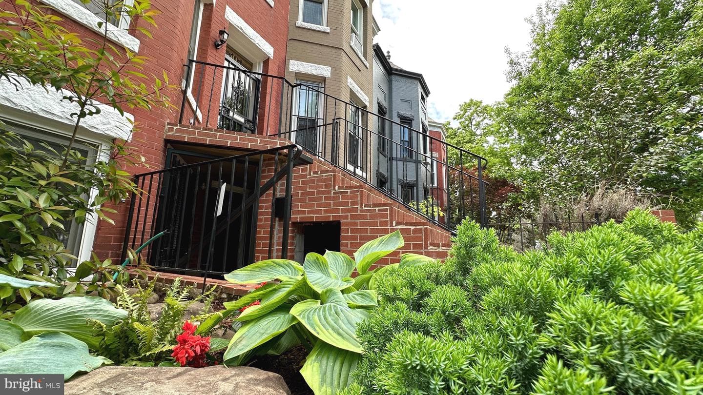 507 G Street NE photo 3