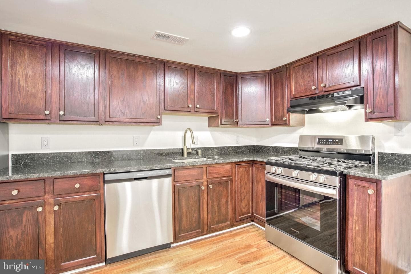 507 G Street NE photo 52