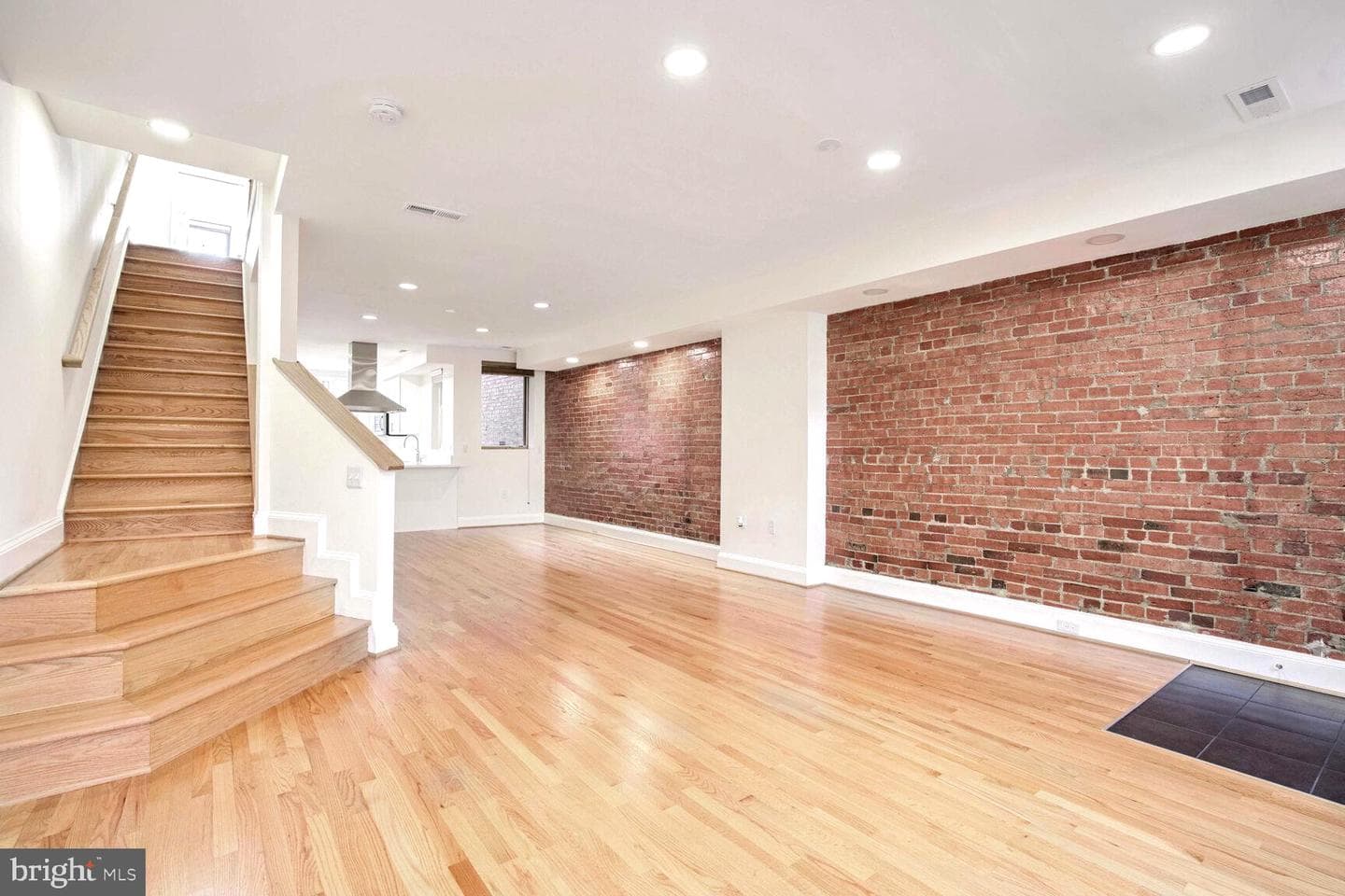 507 G Street NE photo 9