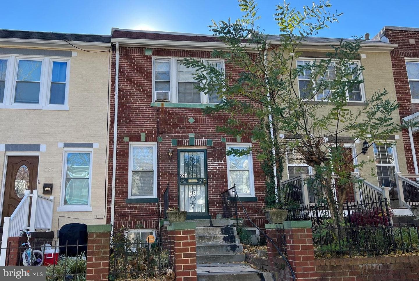 225 Cromwell Terrace NE photo 1