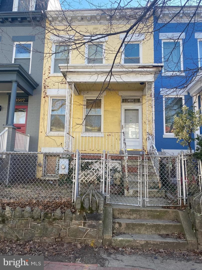 1505 E SE photo 1
