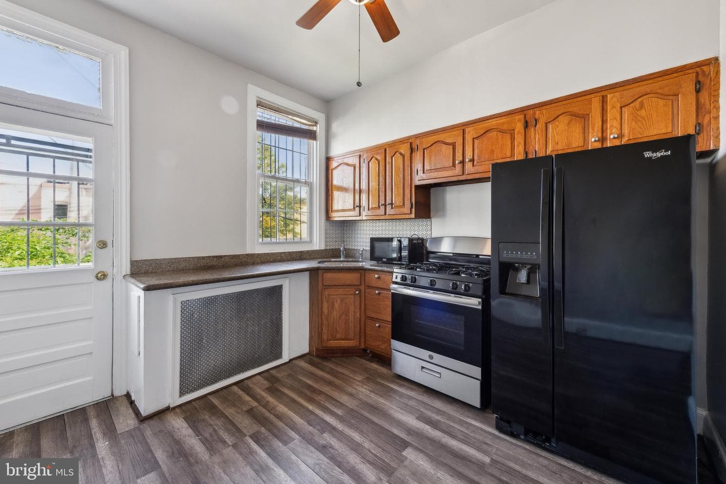 1306 E Street NE photo 16