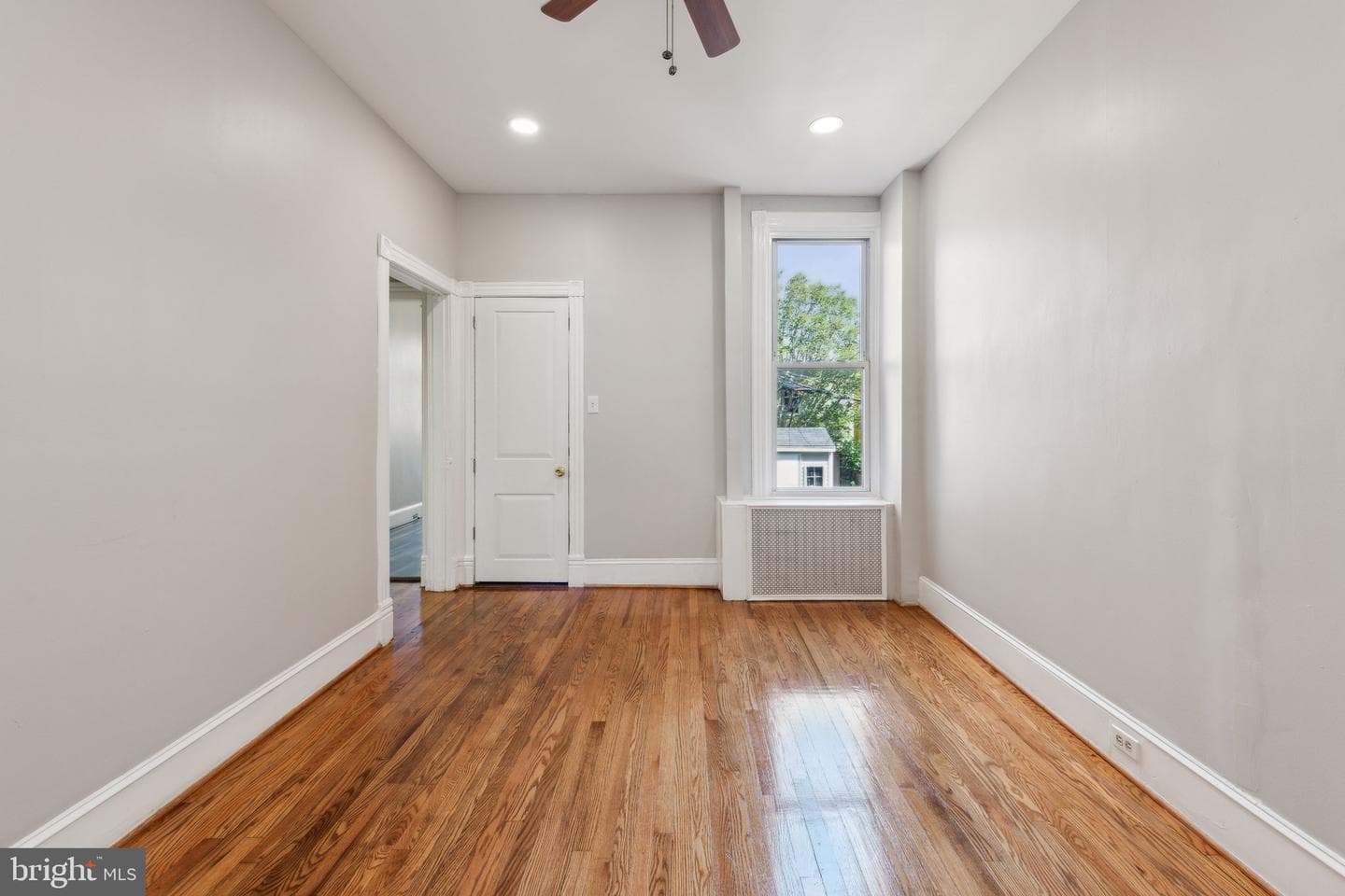 1306 E Street NE photo 21