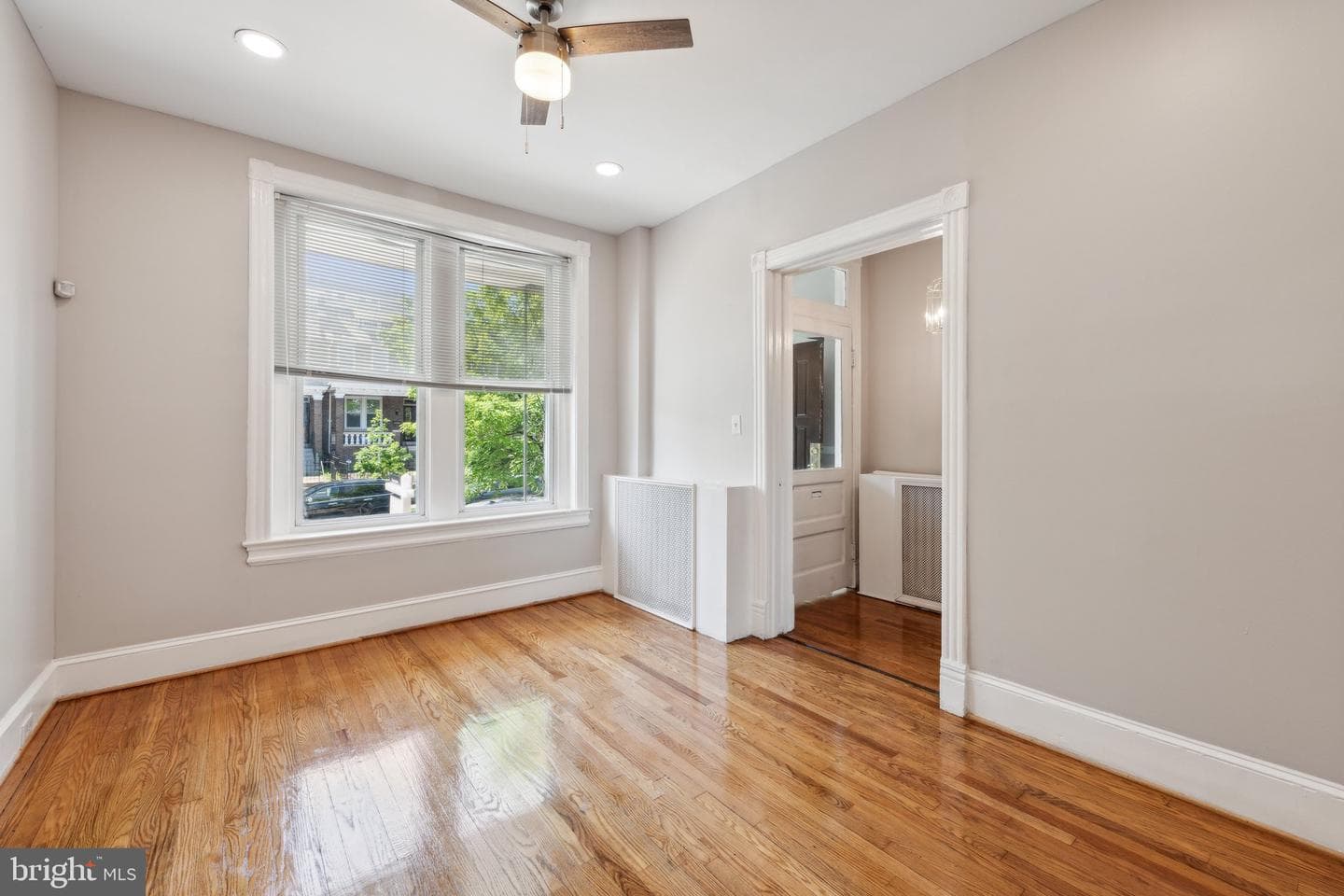 1306 E Street NE photo 22