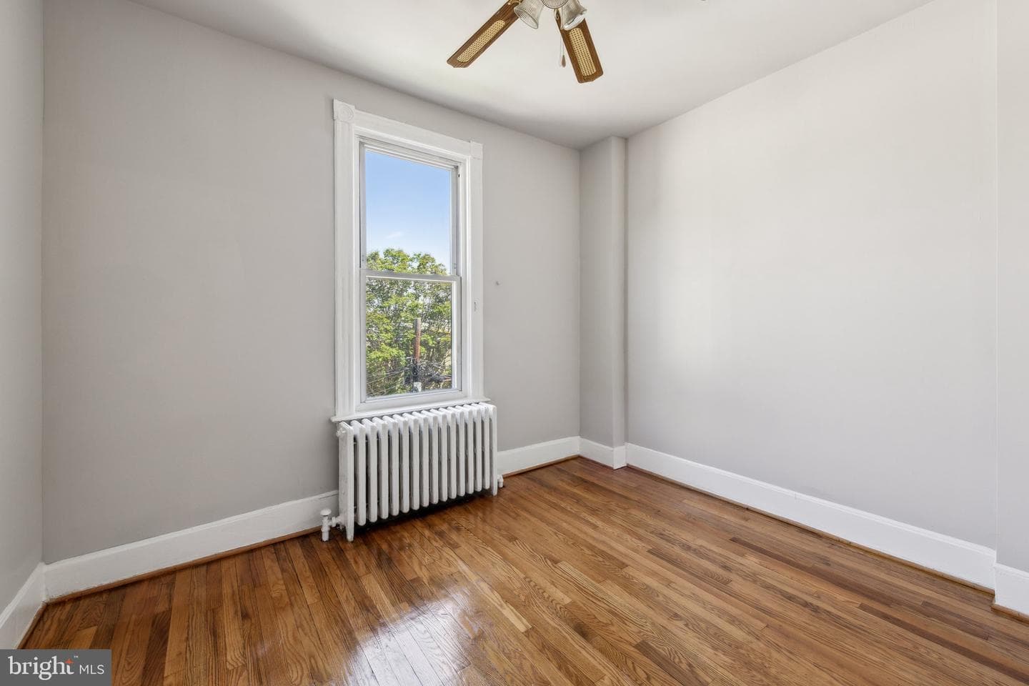 1306 E Street NE photo 28