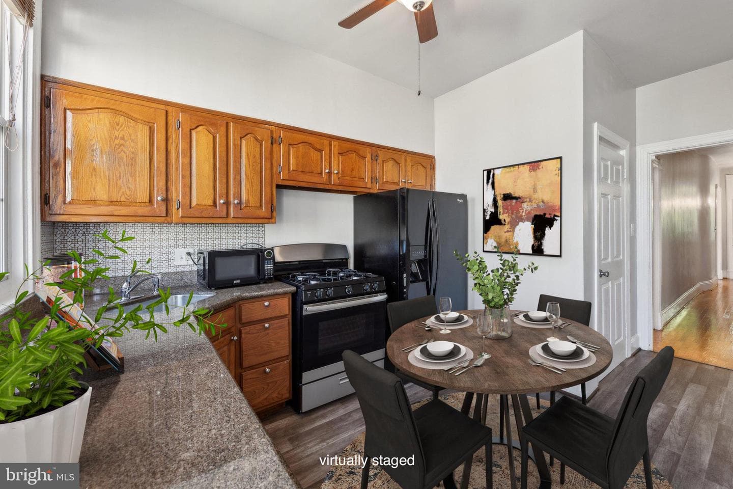 1306 E Street NE photo 4