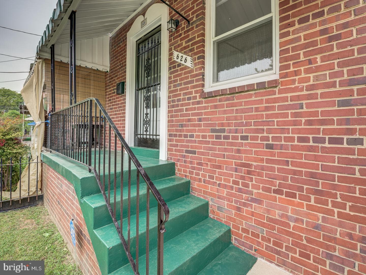626 Burns Street SE photo 2