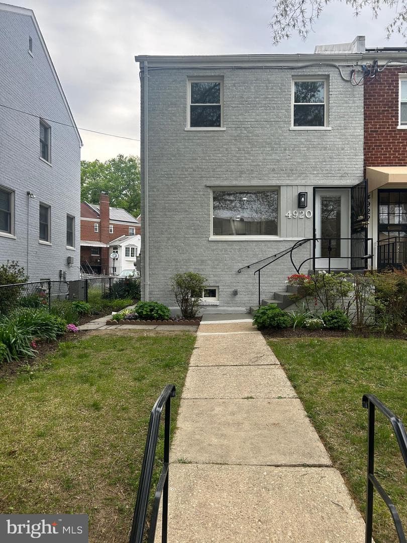 4920 12th Street NE