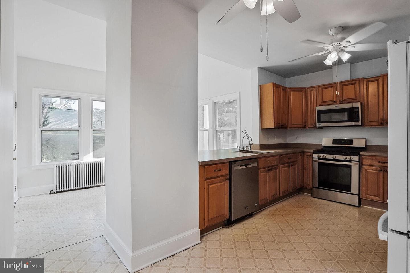 1033 Newton Street NE photo 18