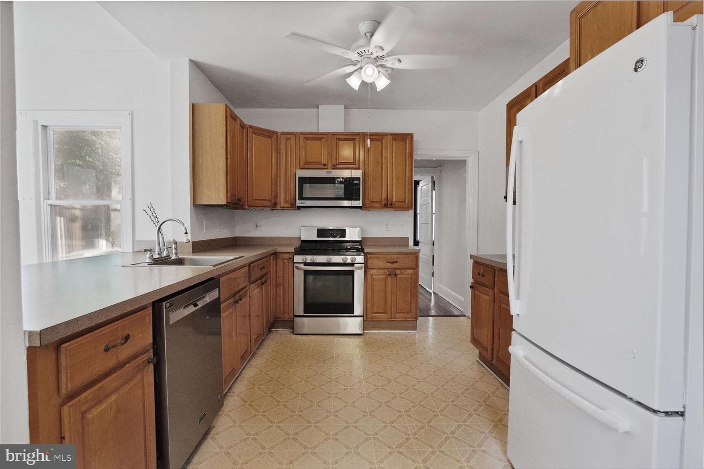 1033 Newton Street NE photo 19