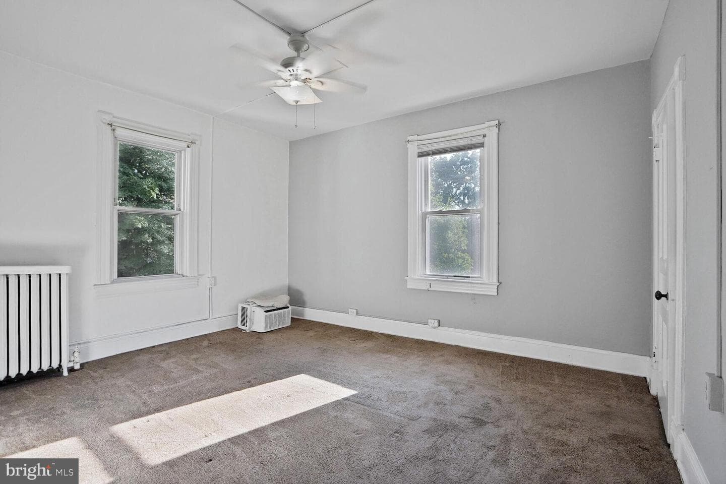 1033 Newton Street NE photo 29