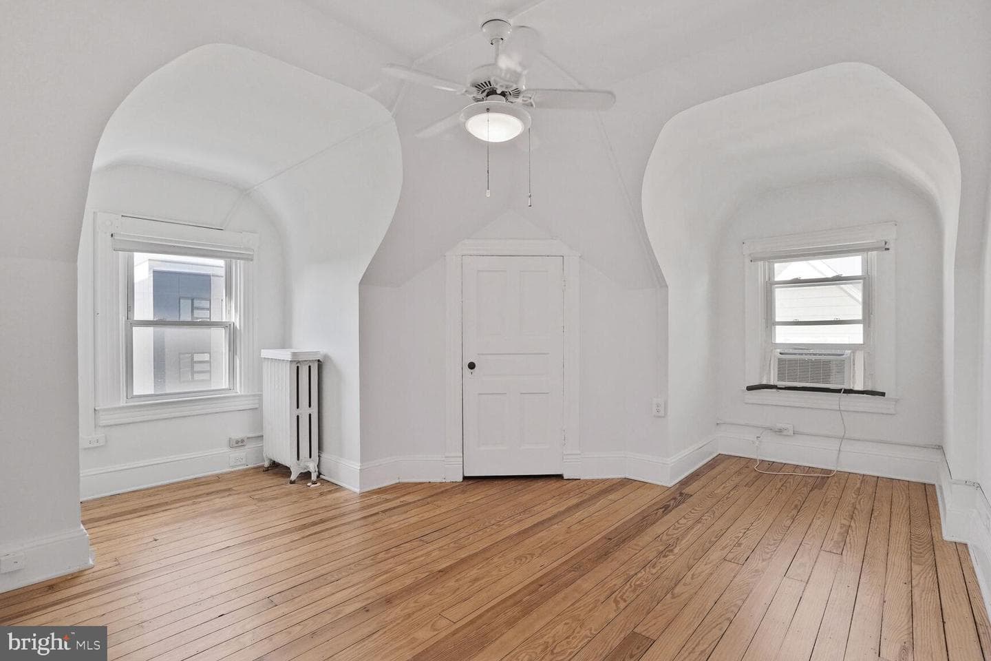1033 Newton Street NE photo 36