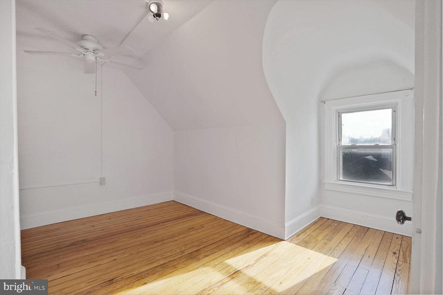 1033 Newton Street NE photo 37