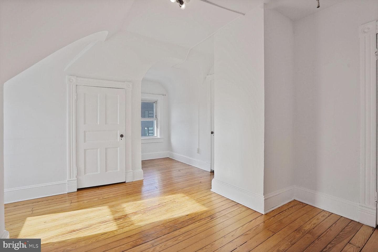1033 Newton Street NE photo 38