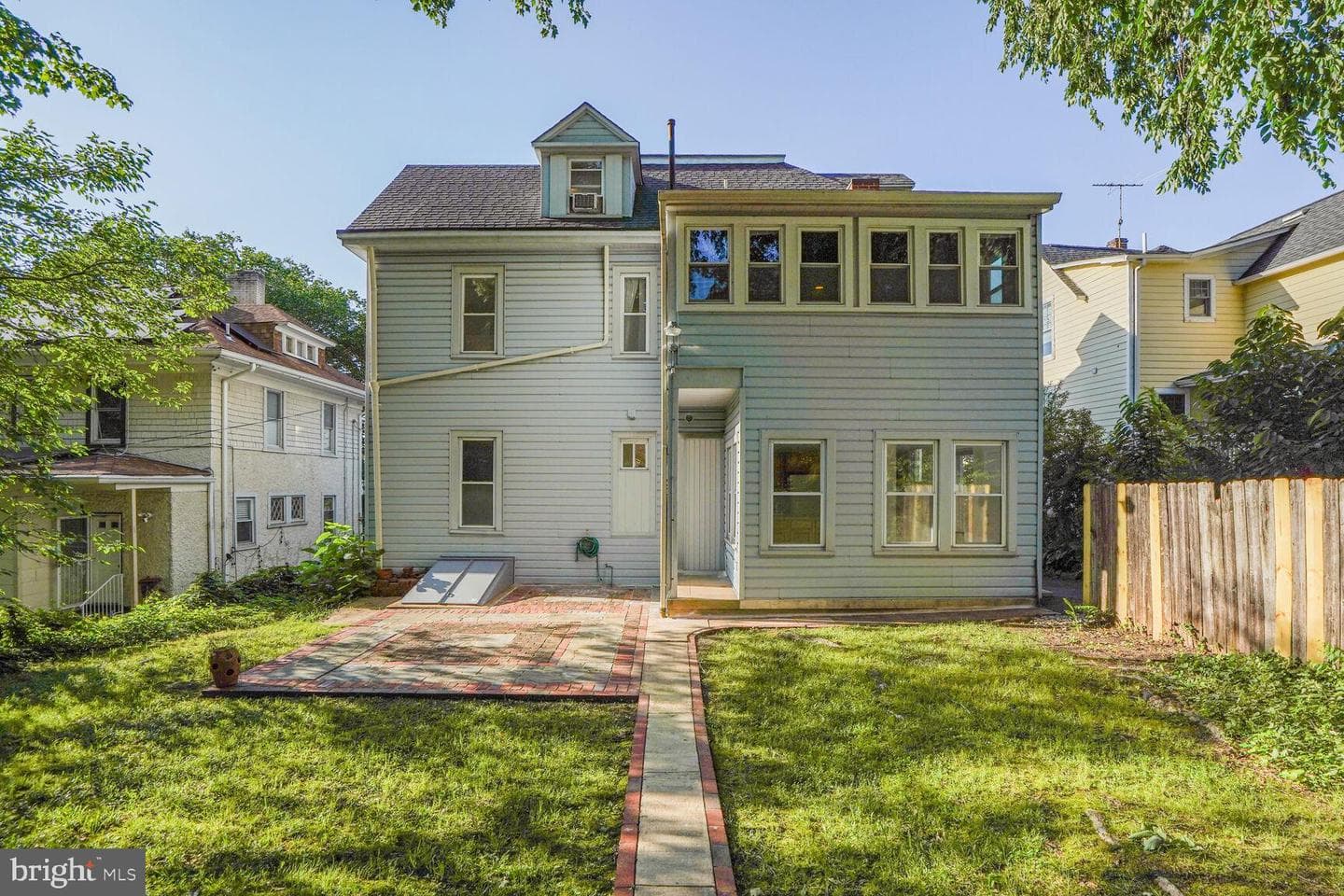 1033 Newton Street NE photo 45