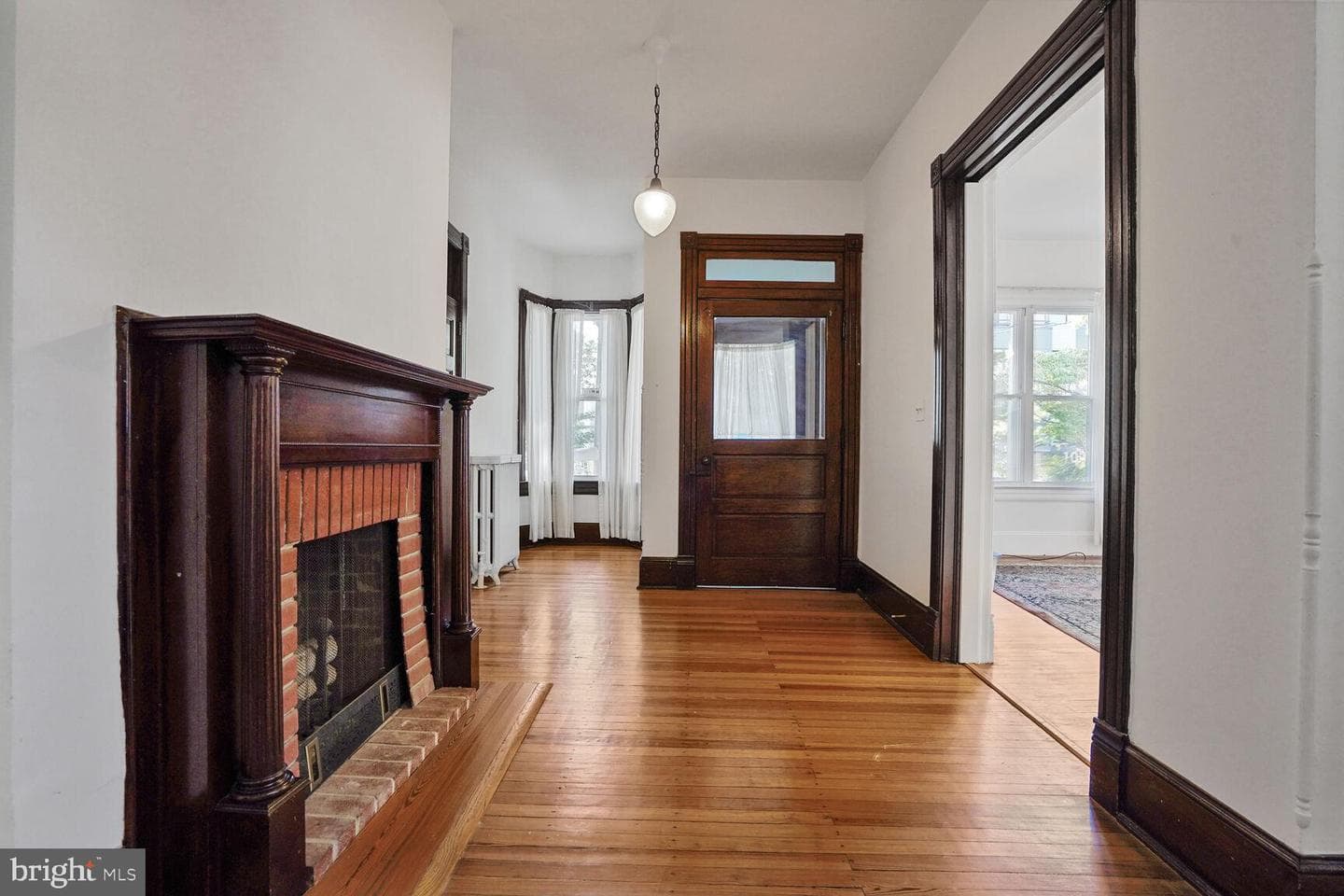 1033 Newton Street NE photo 6