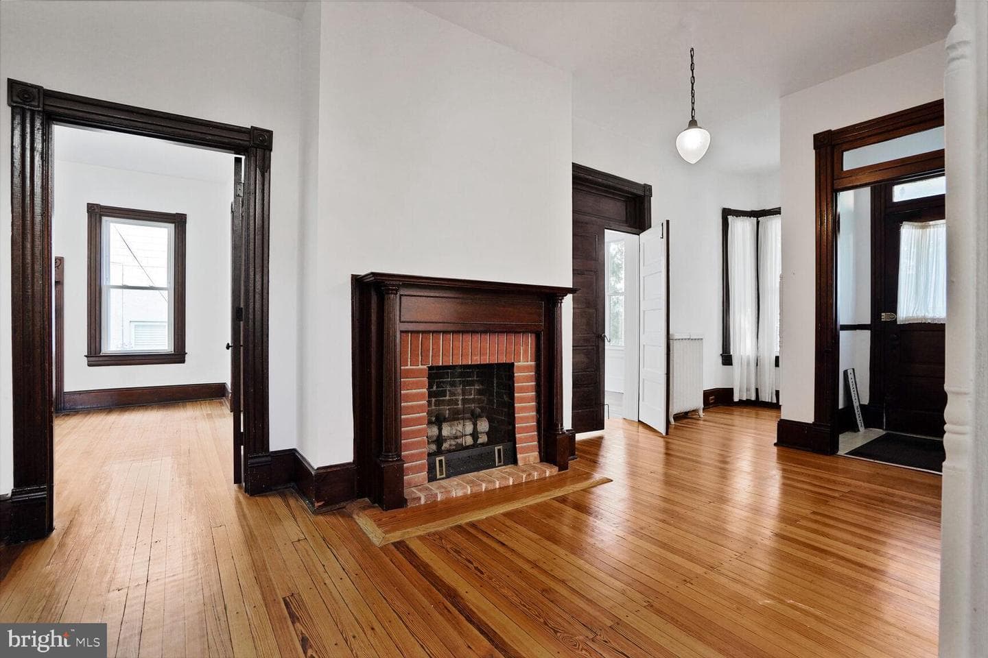 1033 Newton Street NE photo 8
