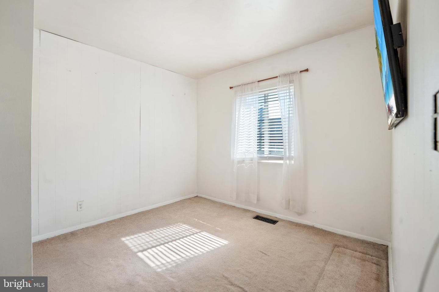 1643 11th Place NE photo 12