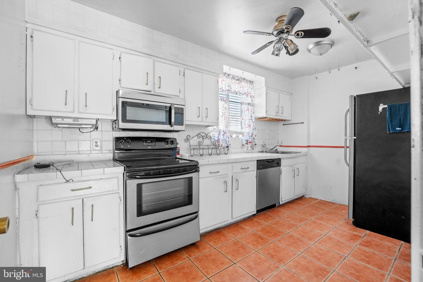 1643 11th Place NE photo 4
