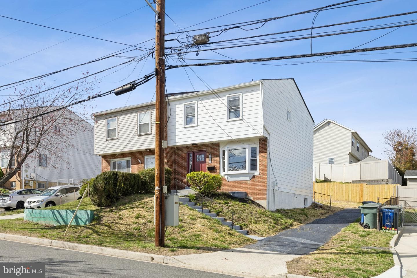 616 Buchanan Street NE photo 3