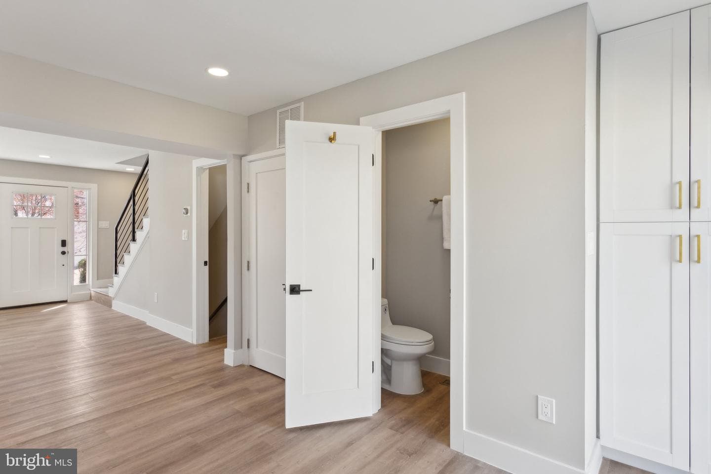 616 Buchanan Street NE photo 8