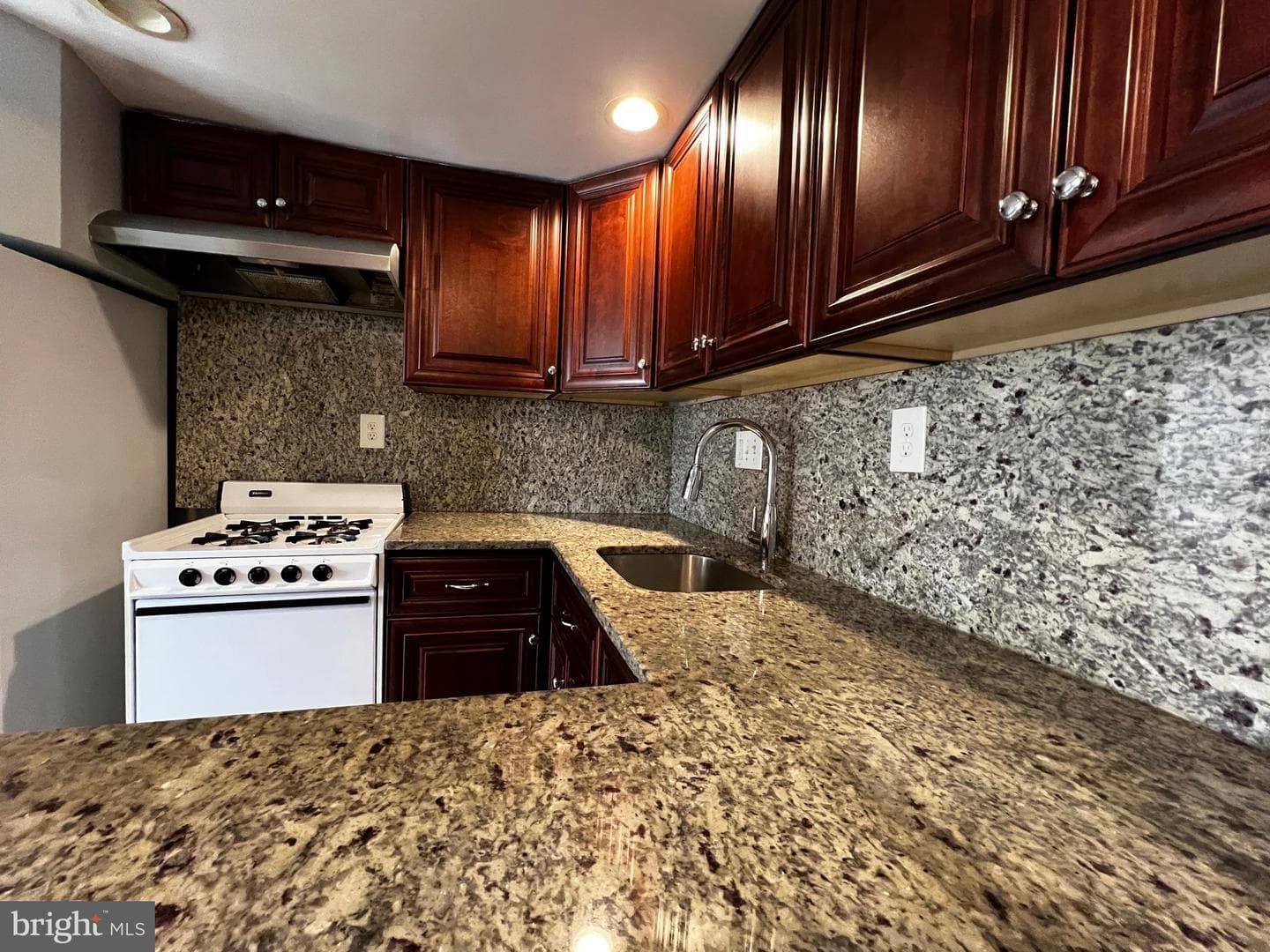 1171 Summit Street NE photo 10