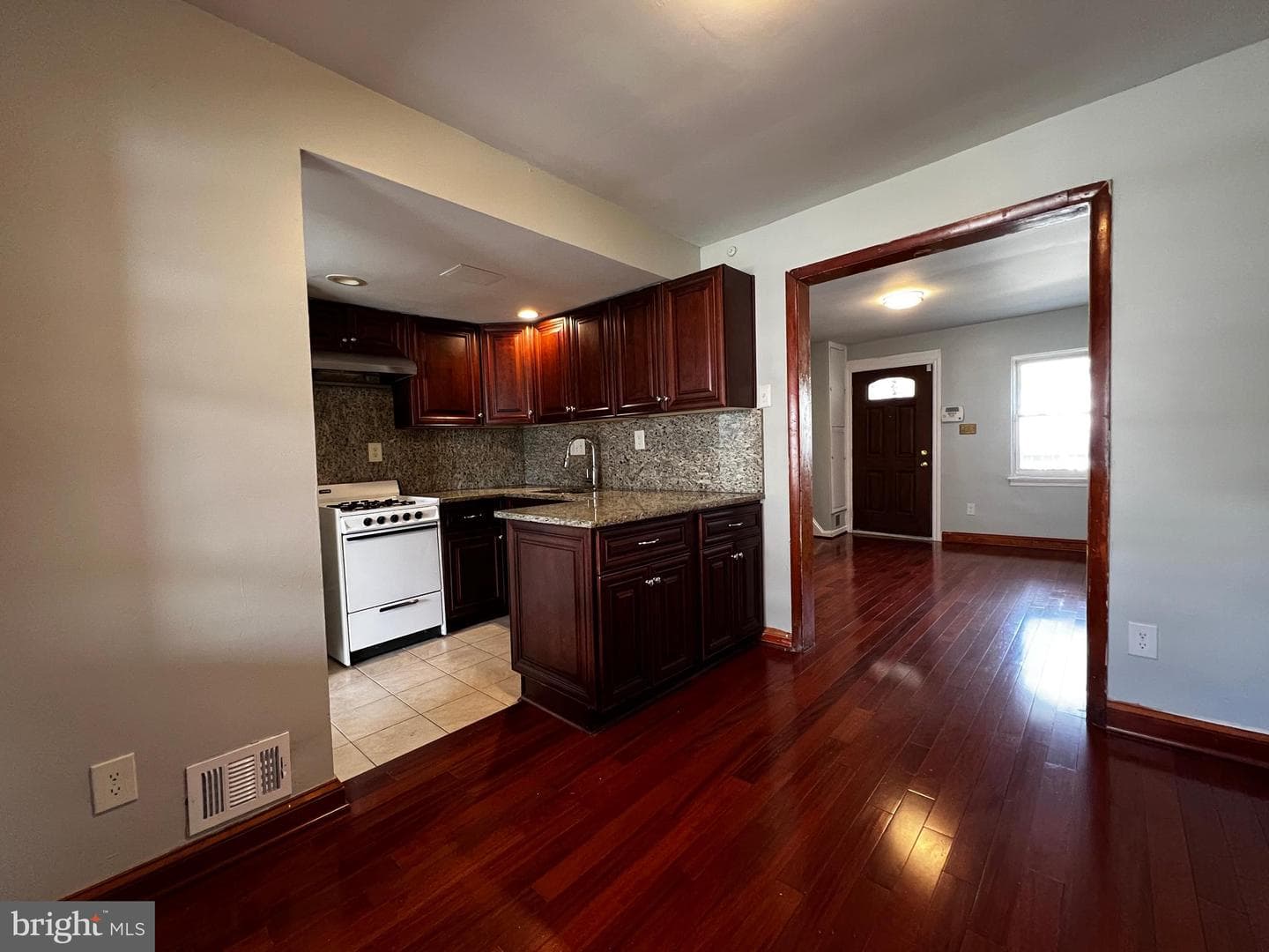 1171 Summit Street NE photo 8