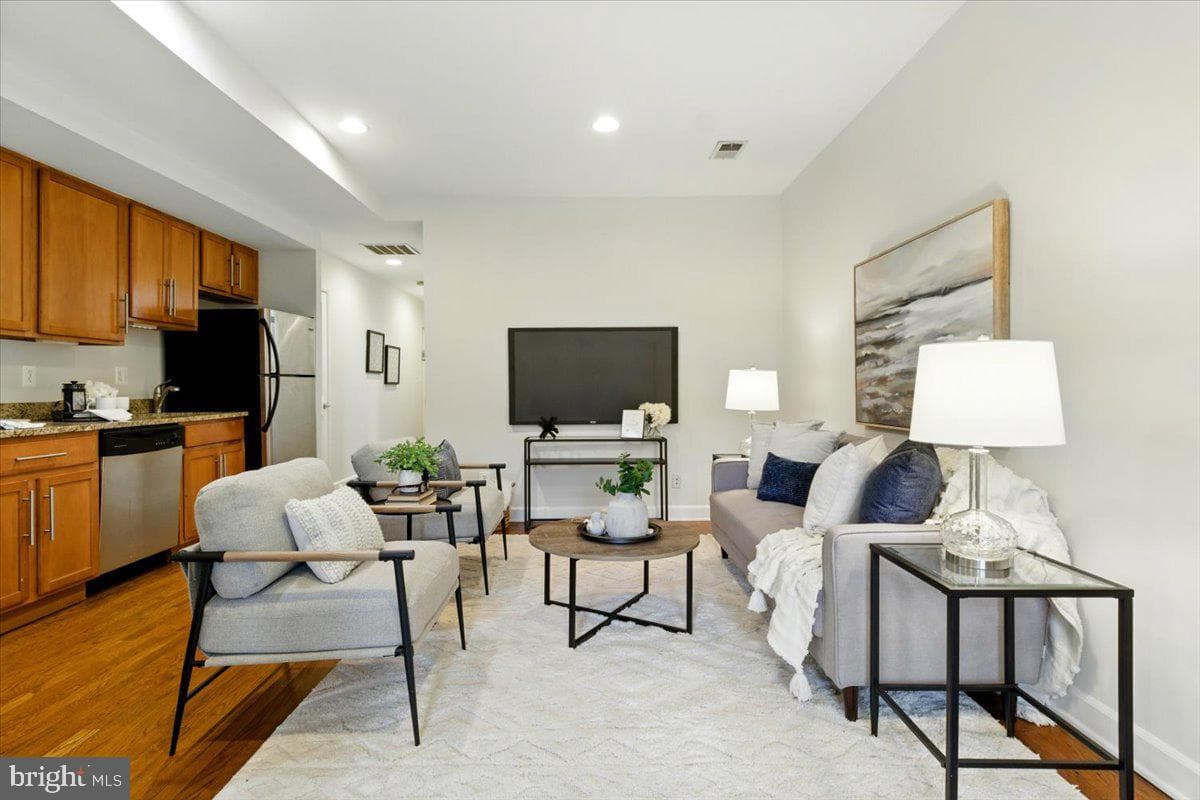 1606 Isherwood Street NE #2 photo 2