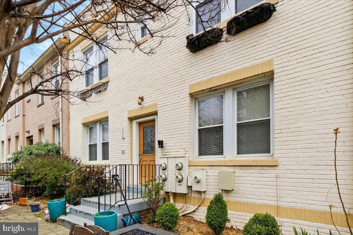 1606 Isherwood Street NE #2 photo 27