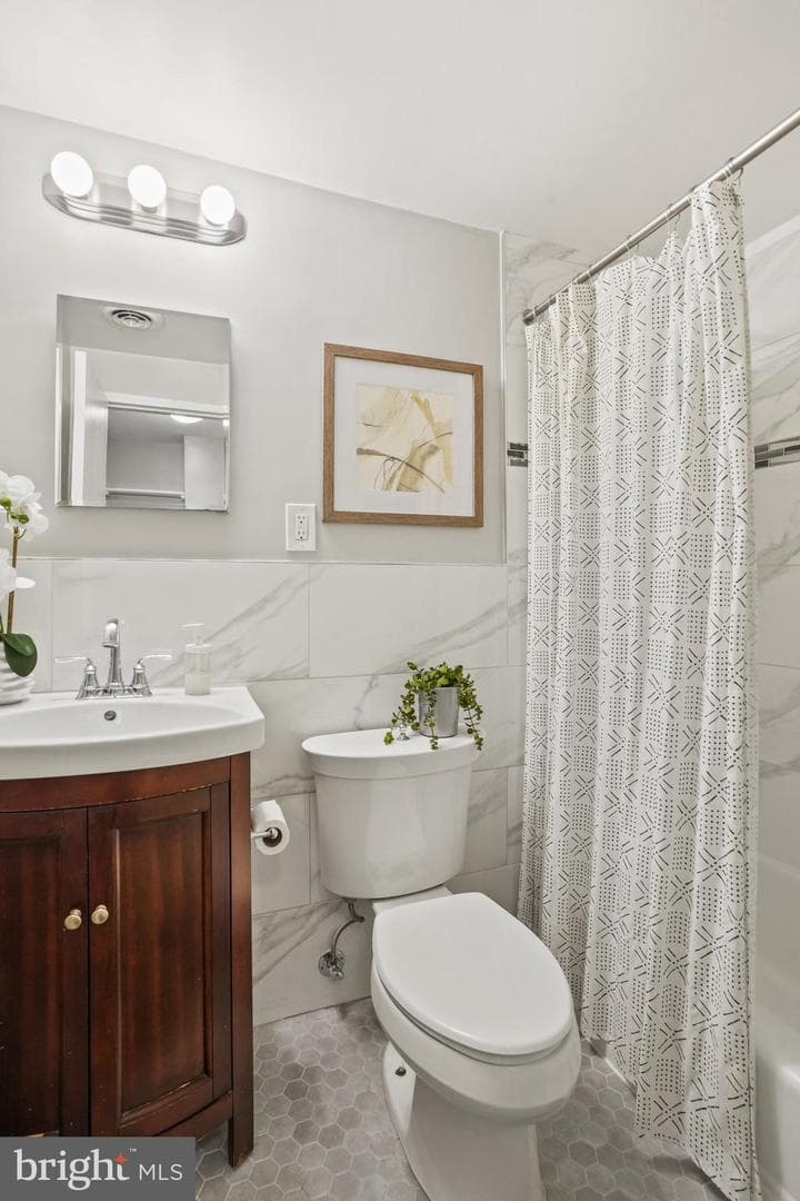 1669 Columbia Road NW #201 photo 17