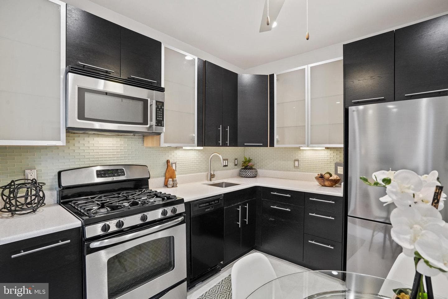 1669 Columbia Road NW #201 photo 4