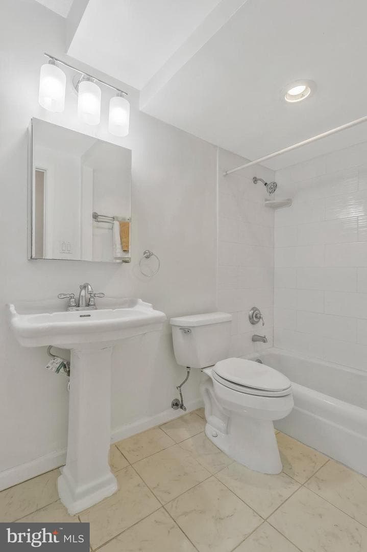 1816 New Hampshire Avenue NW #303 photo 19