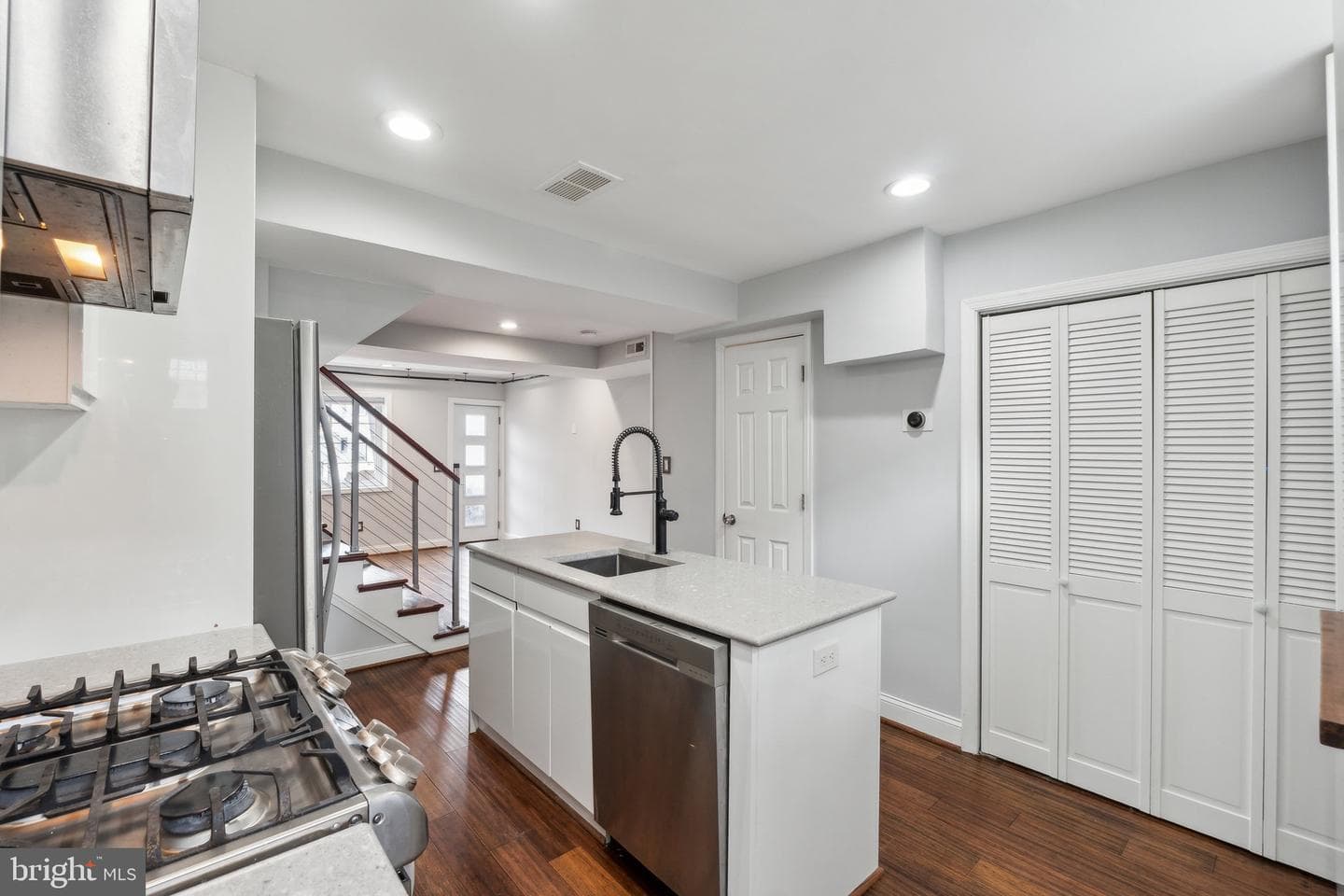 2250 Mount View Place SE photo 8