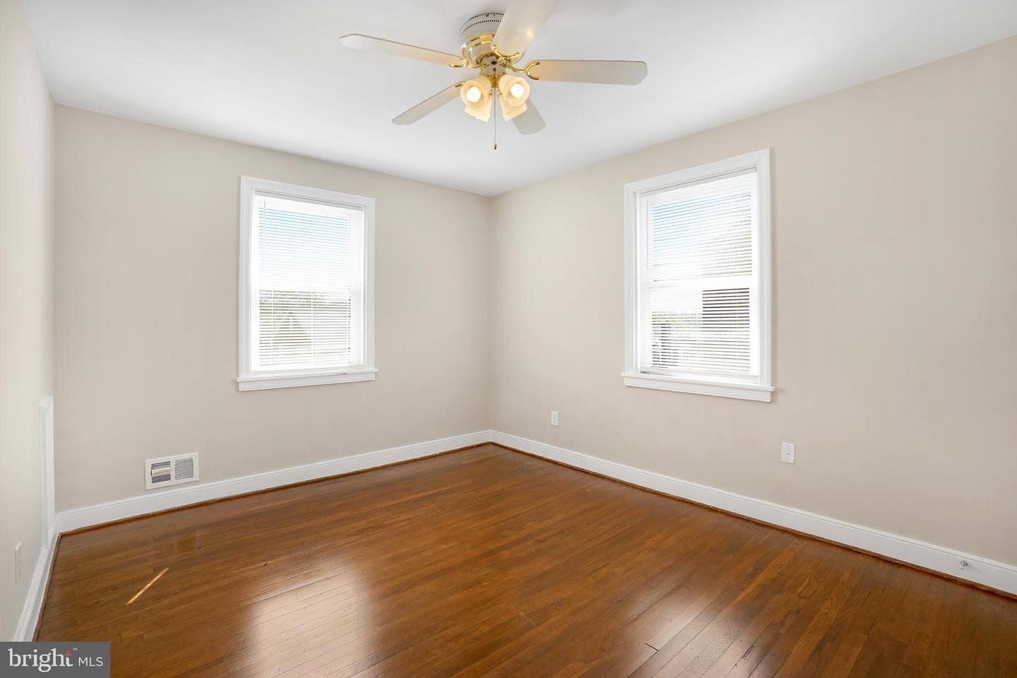 4333 Chaplin Street SE photo 14