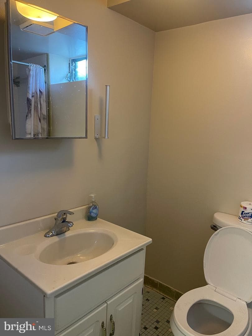 608 Emerson Street NE photo 22