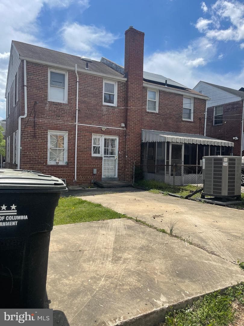 608 Emerson Street NE photo 25