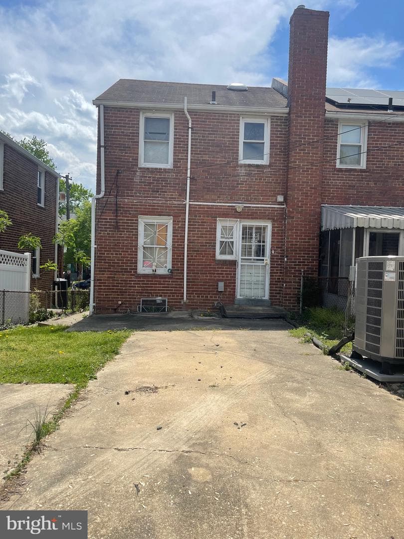 608 Emerson Street NE photo 26