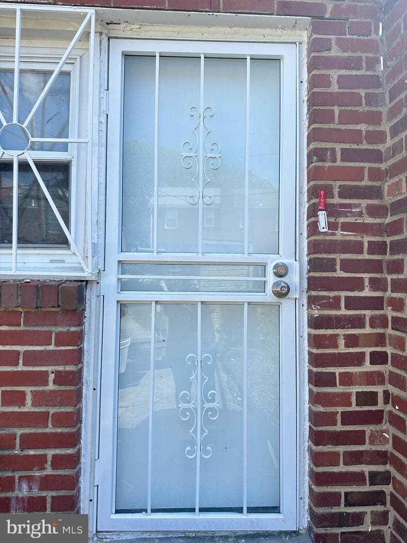 608 Emerson Street NE photo 29