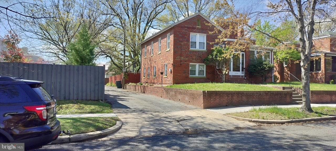 5608 1st Street NE photo 2