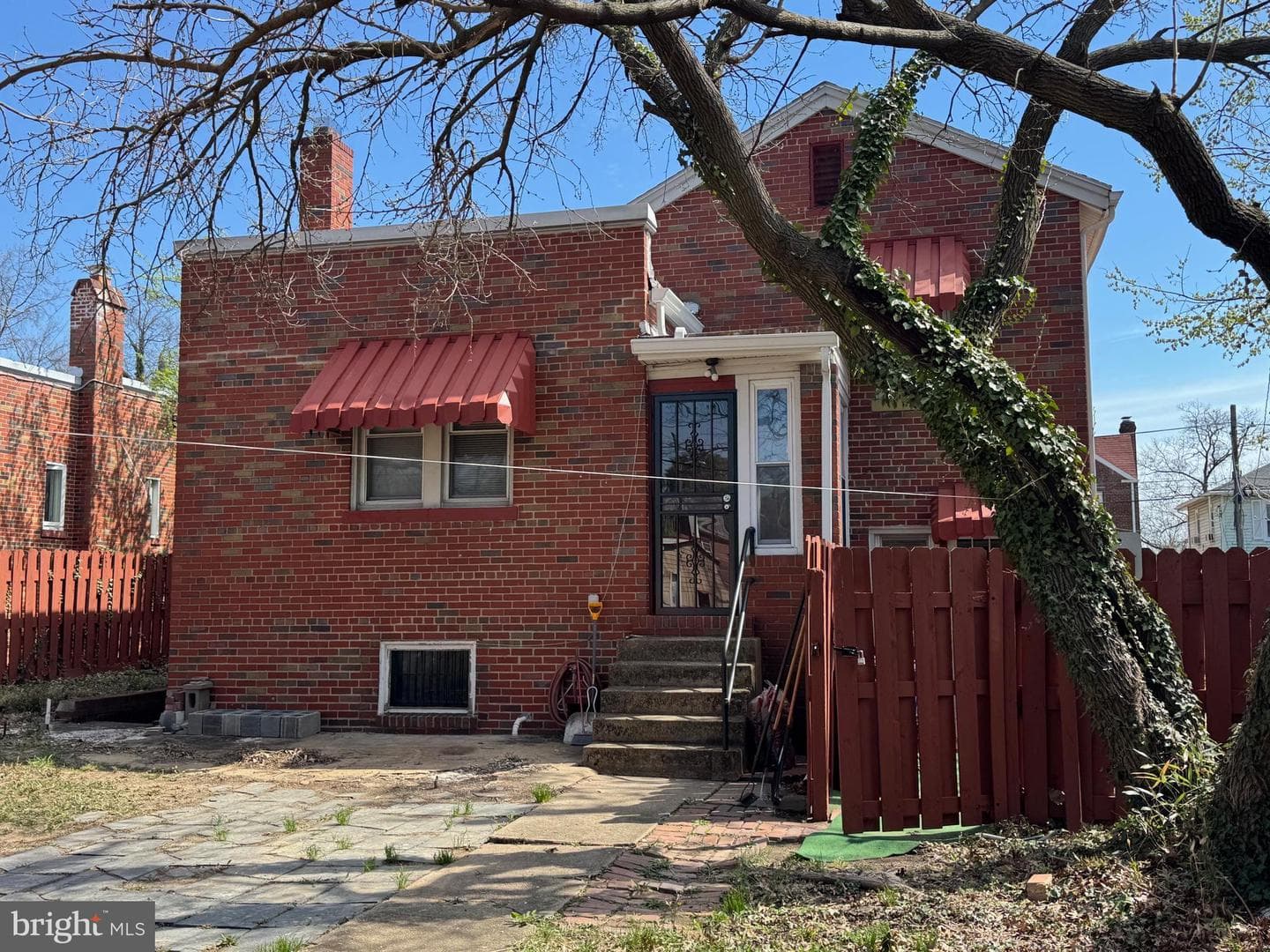 5608 1st Street NE photo 3