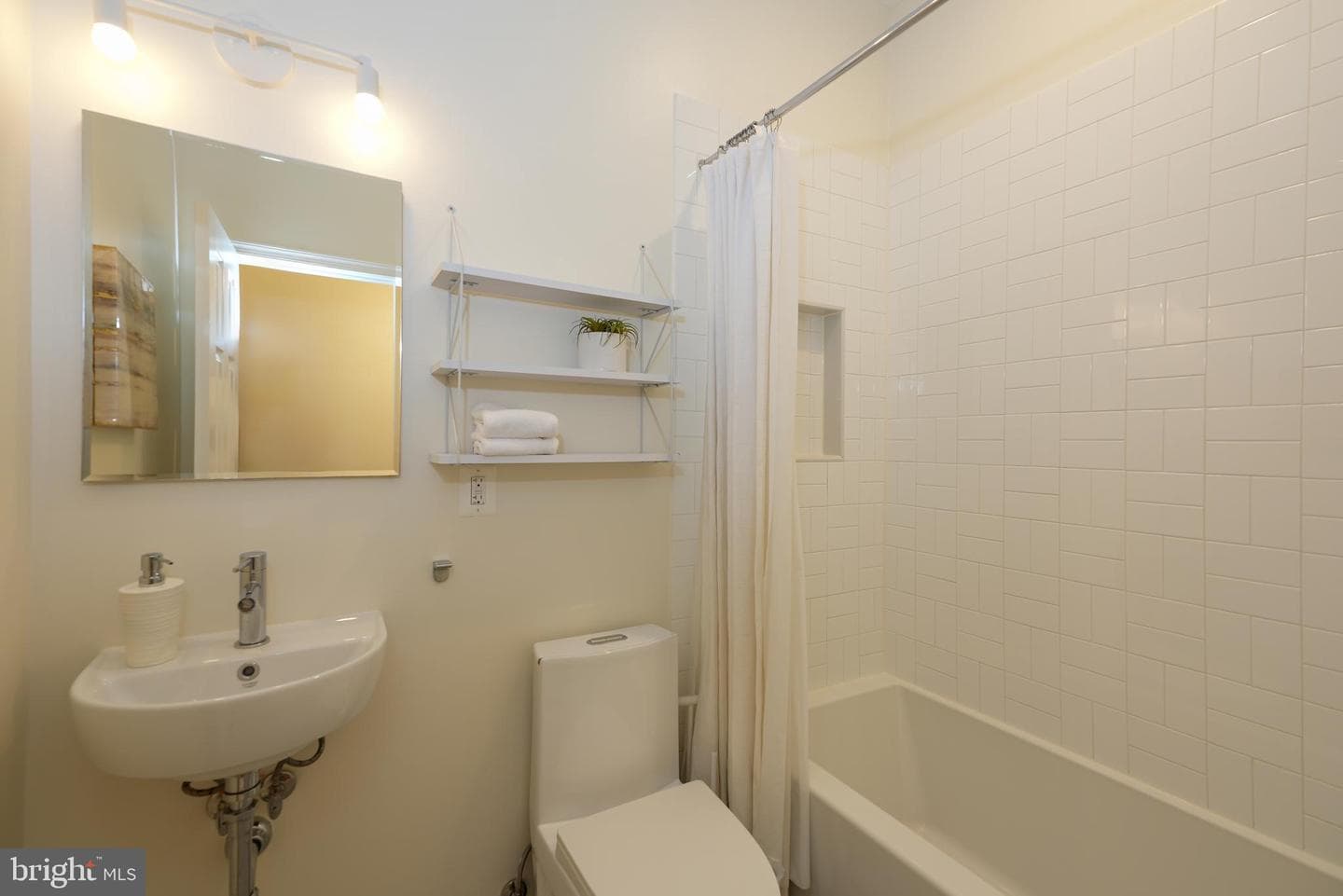 147 R Street NE #8 photo 6