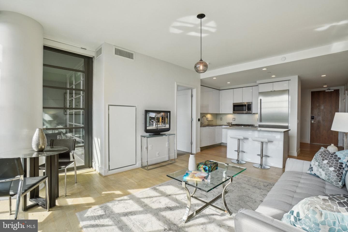 45 Sutton Square SW #602 photo 11