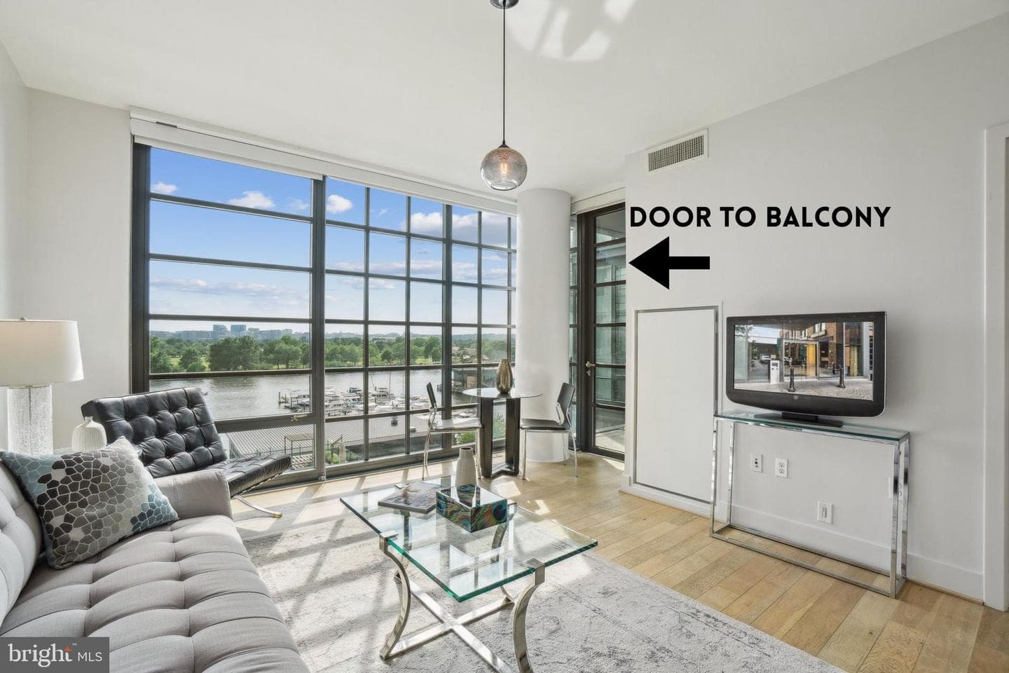 45 Sutton Square SW #602 photo 17