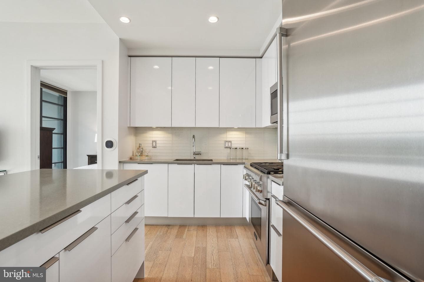 45 Sutton Square SW #602 photo 3